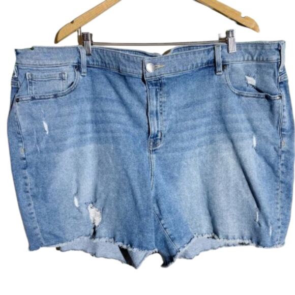 Lane Bryant Mid Rise Girlfriend Distressed Relaxed Denim Shorts raw Hem Plus 24 - Picture 3 of 9